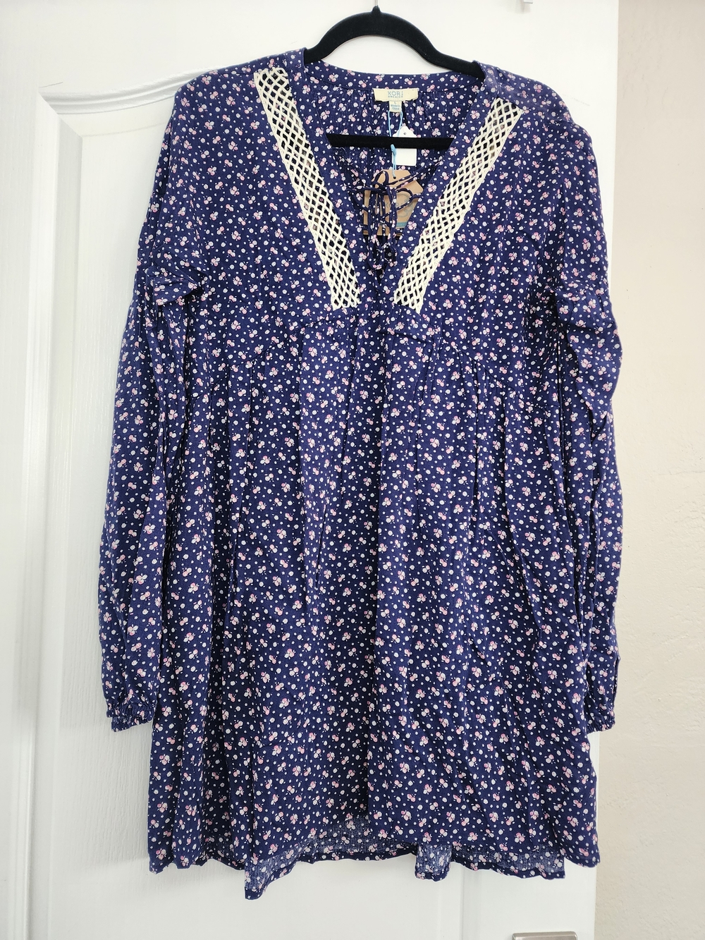 Kori Navy Floral Lace-Up Tunic with Cream V- Neck Cottage Lace Size L NWT